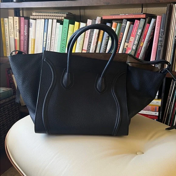 Céline Medium Phantom Bag Textured Calf, Dark Blue Gold Hardware - Picture 5 of 16